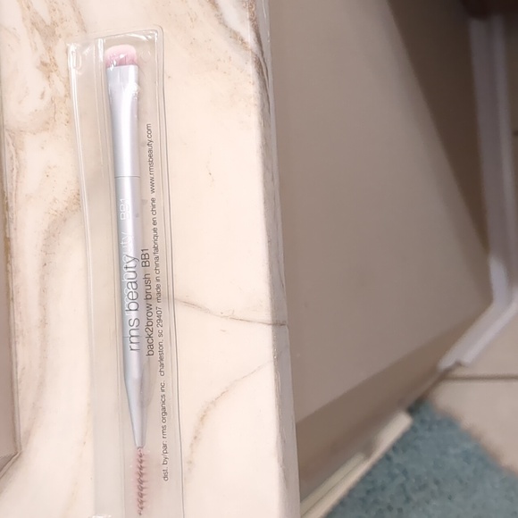 Eyebrow Powder And Brush - Picture 4 of 4